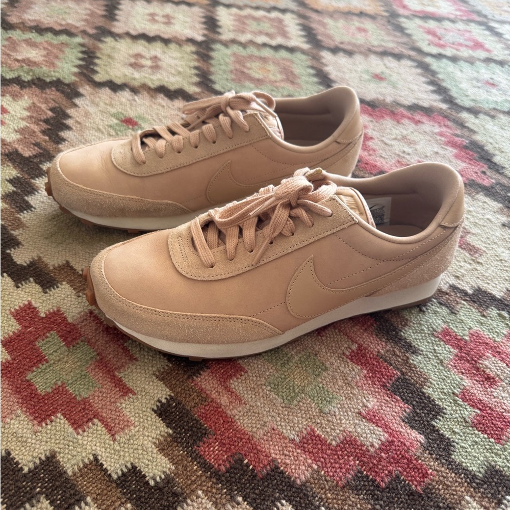 NIKE WOMENS DAYBREAK PREMIUM VACHETTA TAN size 9.5